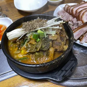 황토밭왕족발감자탕 사진