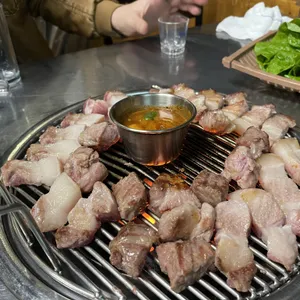 연탄과친한돼지 사진