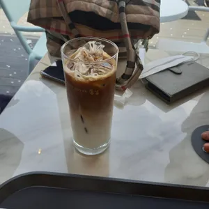 기차가 있는 풍경 사진