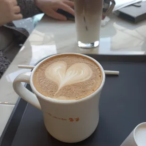 기차가 있는 풍경 사진