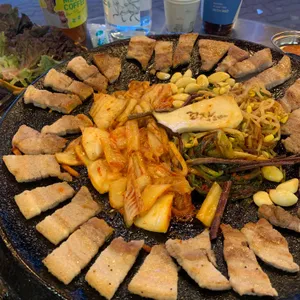 꼬장 솥뚜껑삼겹살 사진