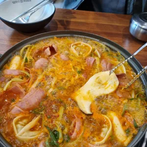더하고 부대찌개  사진