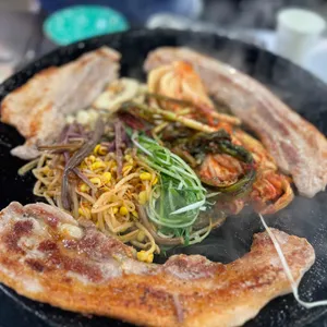 꼬장 솥뚜껑삼겹살 사진