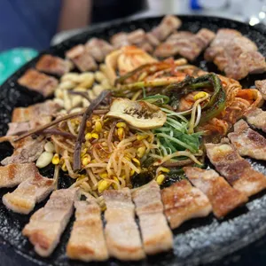 꼬장 솥뚜껑삼겹살 사진