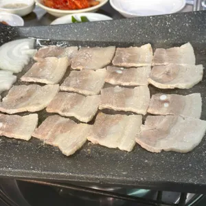 돼지집 사진