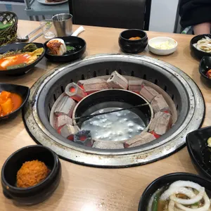 흥부골숯불돼지왕갈비 사진