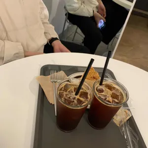 지튼 사진