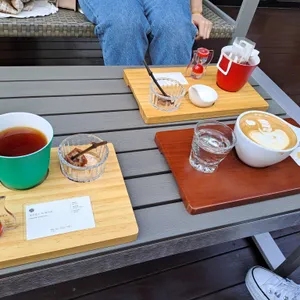 인텔리젠시아 사진