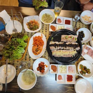 흑마늘보쌈 사진