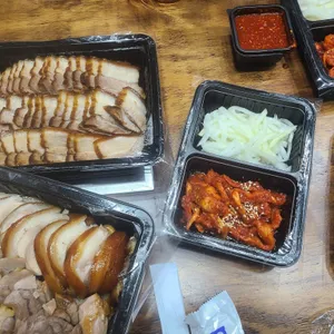 명성왕족발 사진