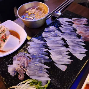찡어찡어 대표 사진