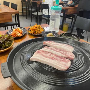 초롱꽃솥뚜껑삼겹살 사진
