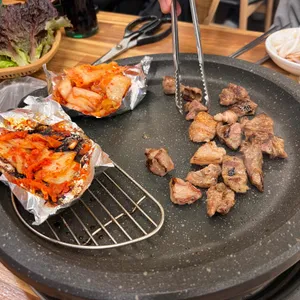 꿀꿀뒷고기 사진
