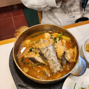 신성일식 사진