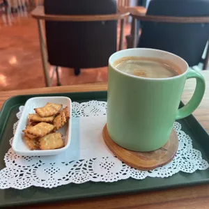 카페 서 사진