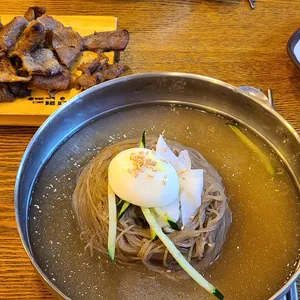 육쌈냉면 사진