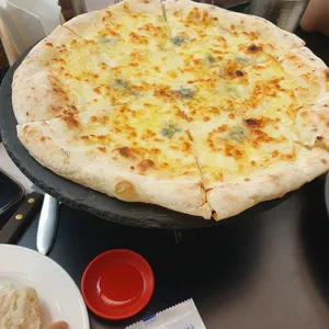 이올로화덕피자 사진