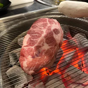 고기를 품다 사진