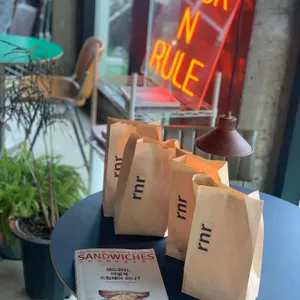 알앤알 리뷰 사진