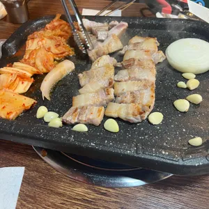 고향집 김치삼겹살 사진