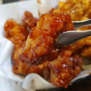 교촌치킨 사진