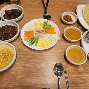 뒷골뭉티기육회 사진