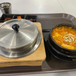 차우린솥밥 사진