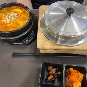 차우린솥밥 사진