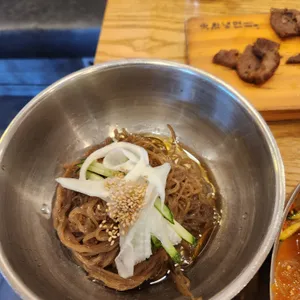 육쌈냉면 사진
