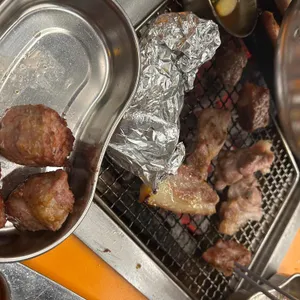 흑벽돌집 사진