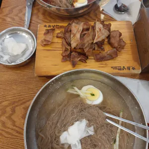 육쌈냉면 사진