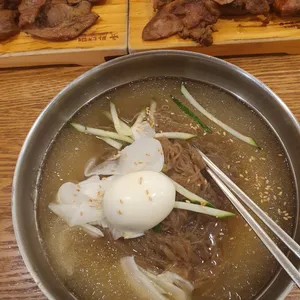 육쌈냉면 사진