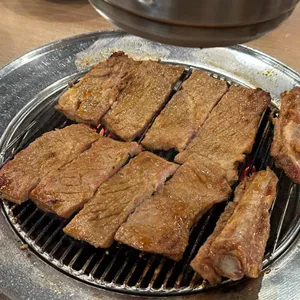 흥부골숯불돼지왕갈비 사진