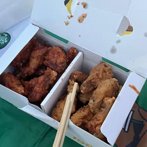 교촌치킨 사진