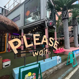 플리즈 웨잇 대표 사진