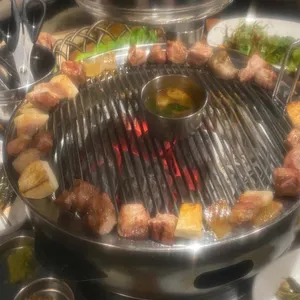 돌담위에흑돼지 사진