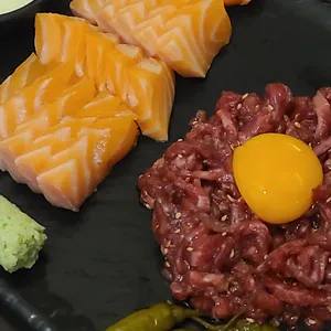 사르르연어육회 사진