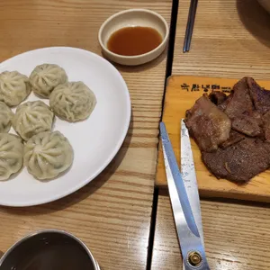 육쌈냉면 사진
