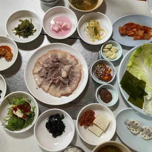 호숫가에서 사진