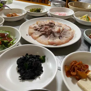 호숫가에서 사진