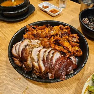 최신족발 사진