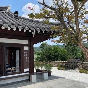 북카페 지인공간 리뷰 사진