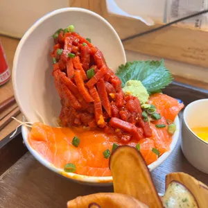 수암골 연어 곳간 사진