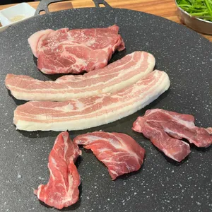 흑돼지도담그리들삼겹살 사진