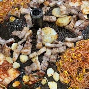 싹쓰리솥뚜껑김치삼겹살 사진
