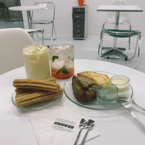 언무드 리뷰 사진