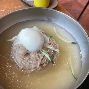 육쌈냉면 사진