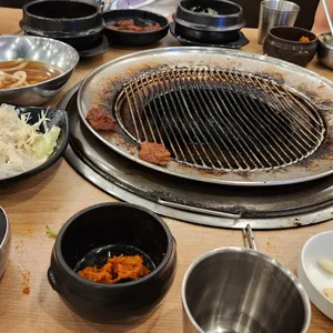 흥부골숯불돼지왕갈비 사진
