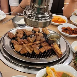 흥부골숯불돼지왕갈비 사진