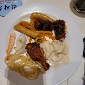 애슐리퀸즈 사진